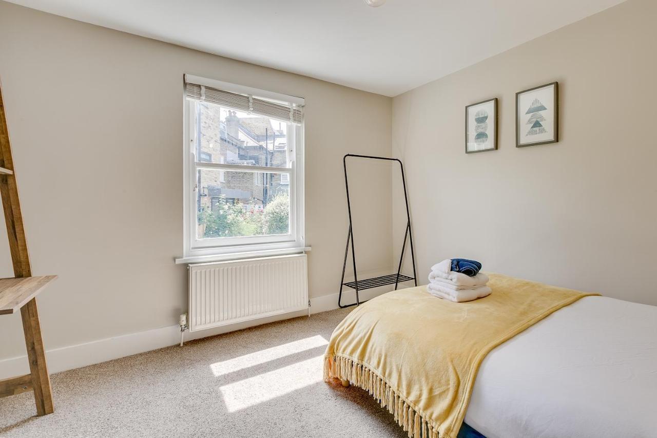 Balham Near Tube Victorian House 4 Bedrooms 9 Beds Londra