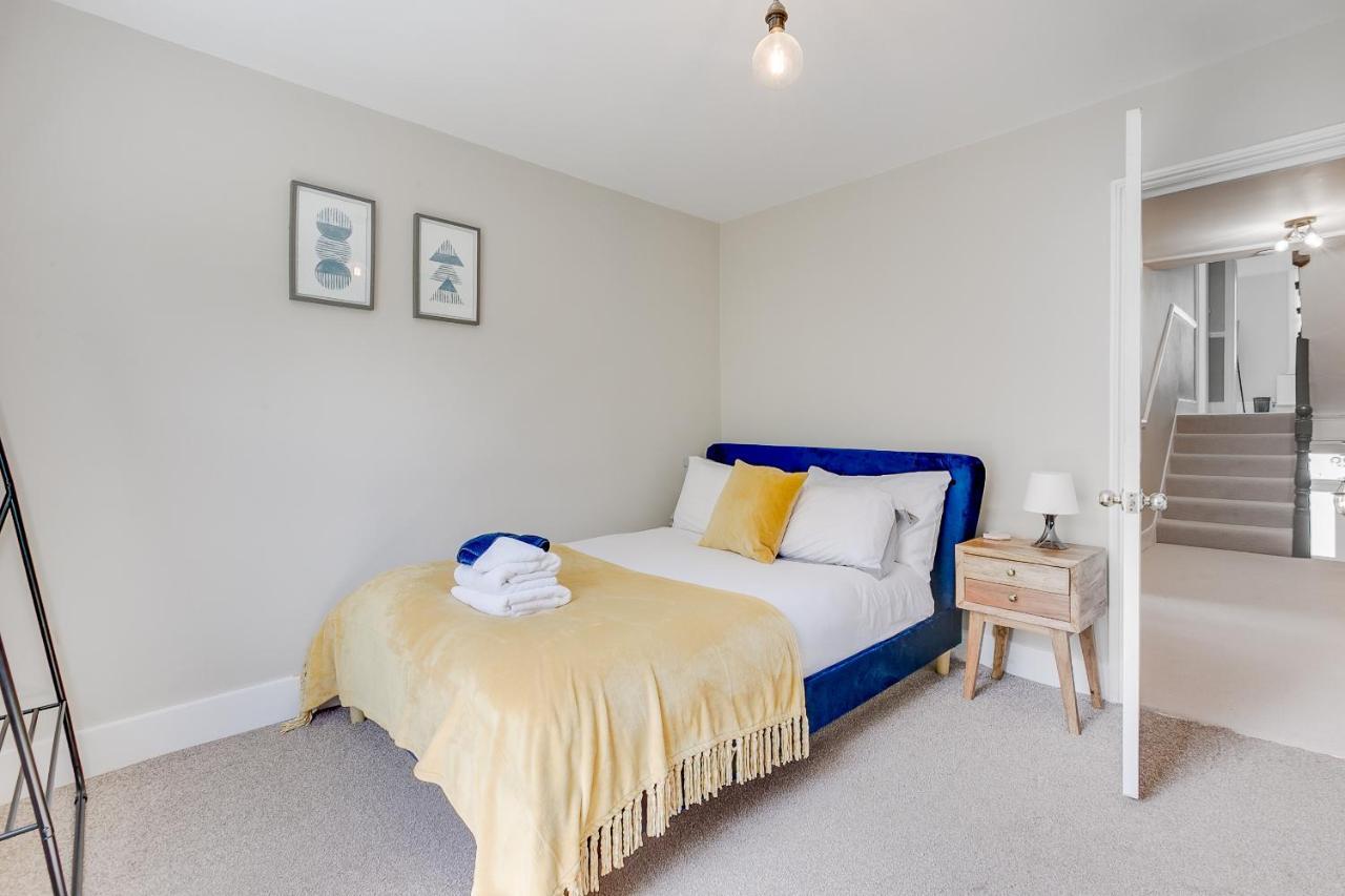 Balham Near Tube Victorian House 4 Bedrooms 9 Beds Londra