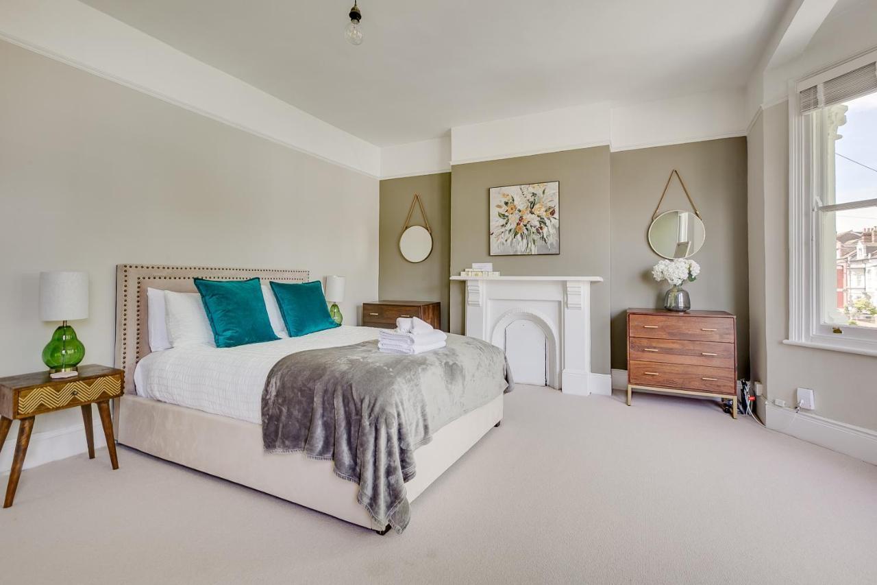 Balham Near Tube Victorian House 4 Bedrooms 9 Beds Londra
